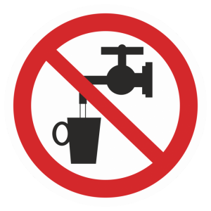 Знак безопасности P-05 «Запрещается использовать в качестве питьевой воды»